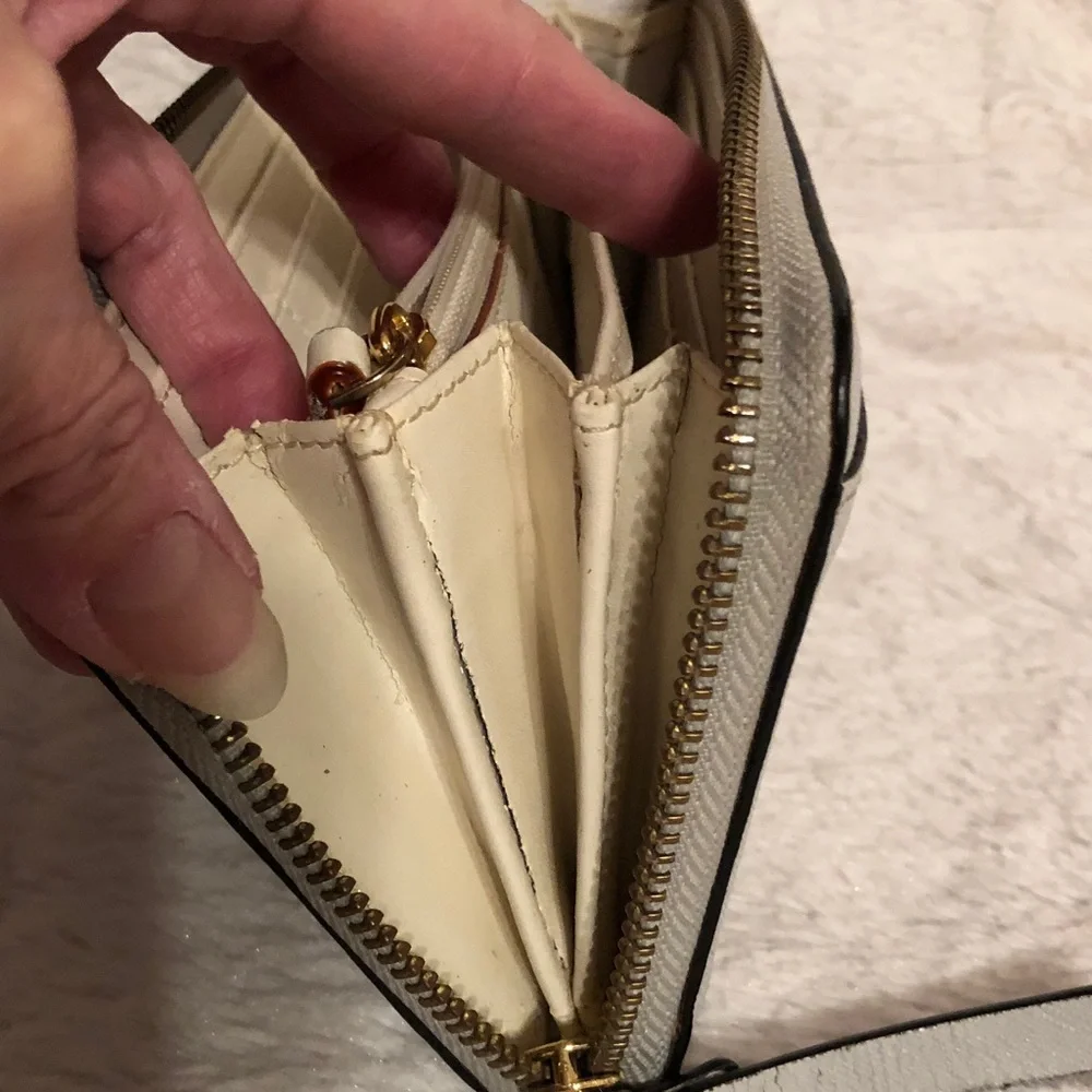 kate spade Gray Saffiano Zip Wallet with Gold Logo